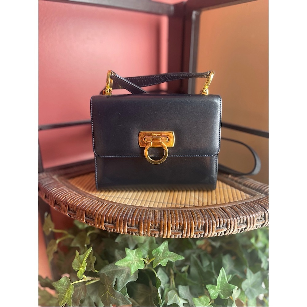 VINTAGE SALVATORE FERRAGAMO NAVY HORSESHOE BAG